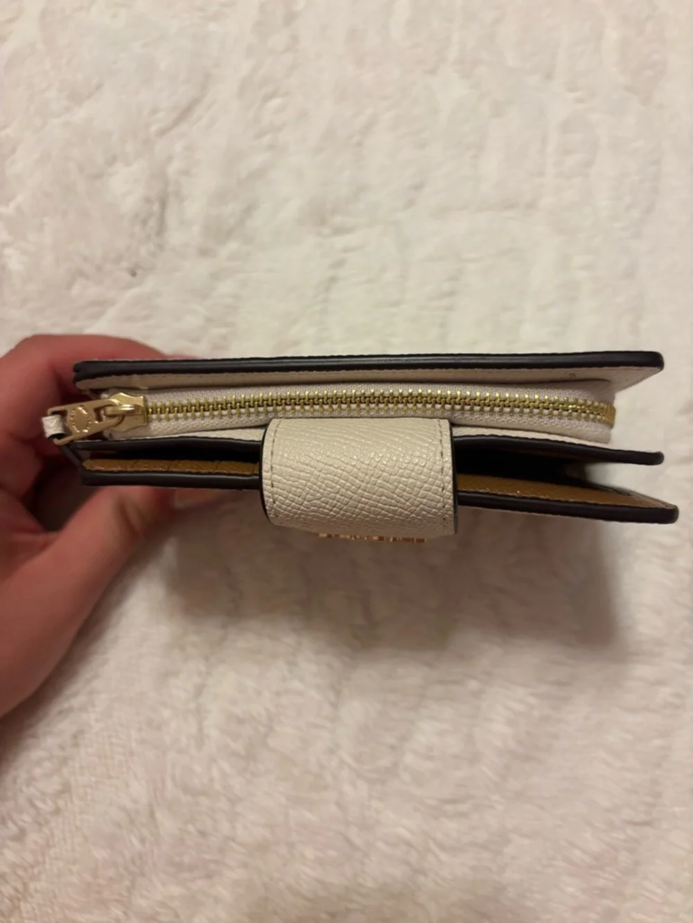 COACH Medium Corner Zip Wallet in Gold/Chalk Leather - Picture 4 of 6